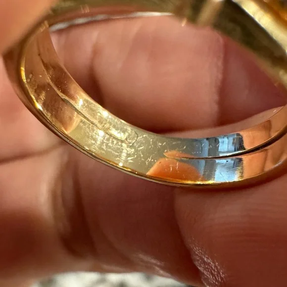 Elegant Gold Diamond Ring - Picture 12 of 14